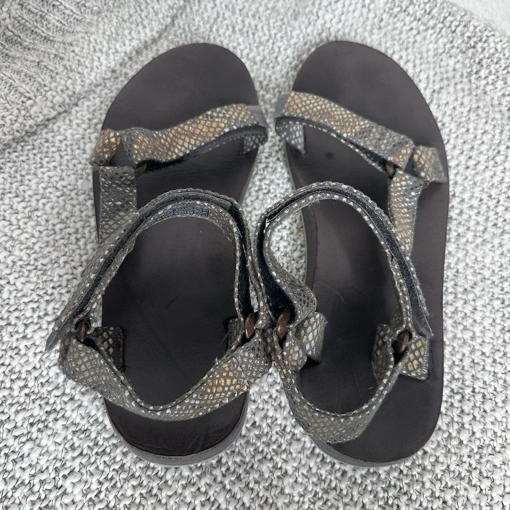 TEVA Sandals Womens 9 / 40Eiffel Tower Snake Gray Tan Sport Hiking Comfort Sport